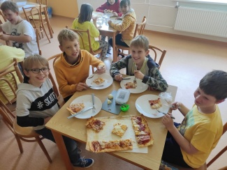 Pizza září